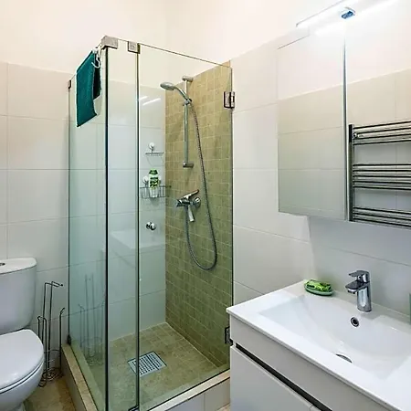 Villa Sleeps 6 Pool Air Con *