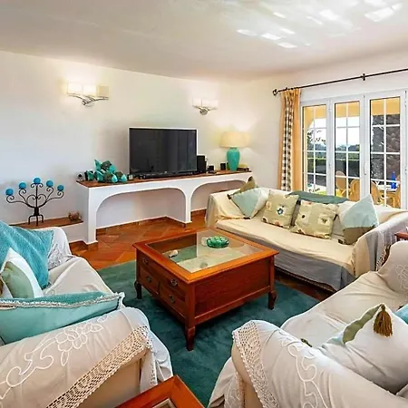 Villa Sleeps 6 Pool Air Con