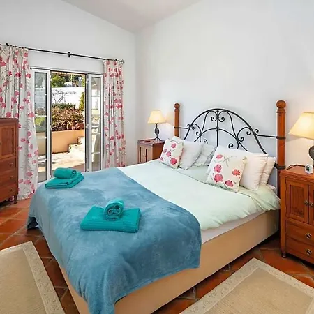 Villa Sleeps 6 Pool Air Con *