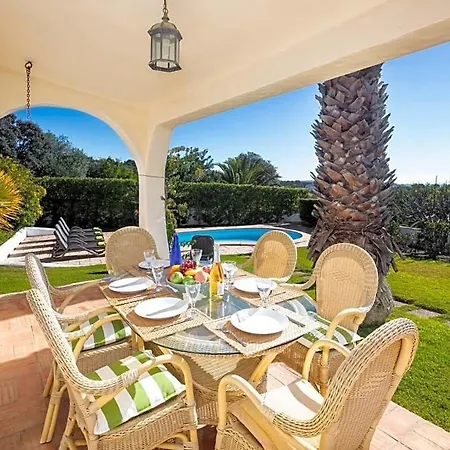 Sleeps 6 Pool Air Con