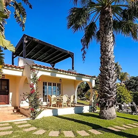 Sleeps 6 Pool Air Con Villa
