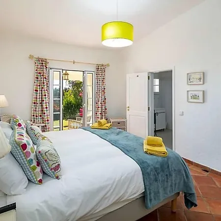 Βίλα Sleeps 6 Pool Air Con